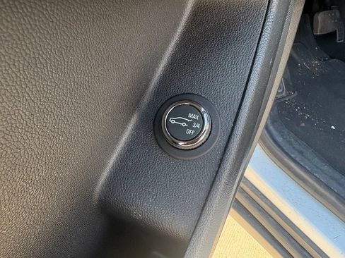 Used 2023 Chevrolet Traverse LT FWD image 12