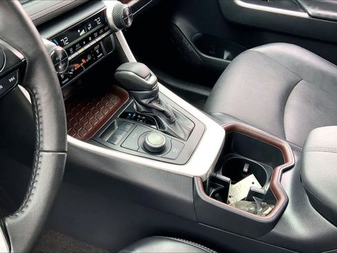 Used 2023 Toyota RAV4 Limited image 17