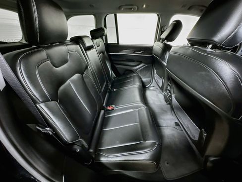 Used 2023 Jeep Grand Cherokee Limited w/ Black Appearance Package image 25