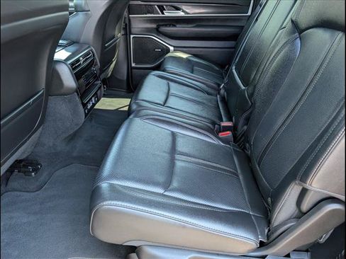 Used 2023 Jeep Wagoneer 4WD image 11