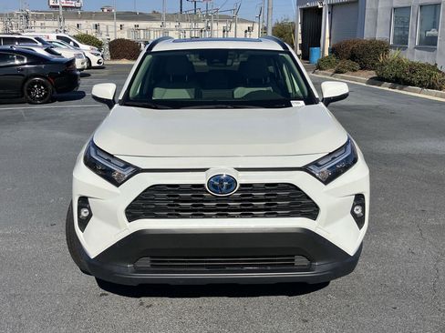 Used 2022 Toyota RAV4 XLE Premium image 8