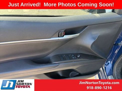 Used 2023 Toyota Camry SE w/ Convenience Package image 10
