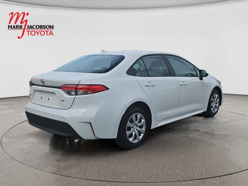 Used 2024 Toyota Corolla LE FWD image 5