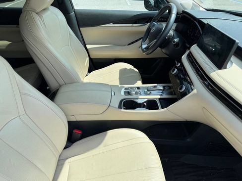 Used 2023 INFINITI QX60 Sensory w/ Vision Package FWD image 15