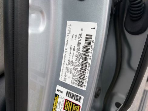 Used 2025 Toyota Tacoma Limited AWD/4WD image 29