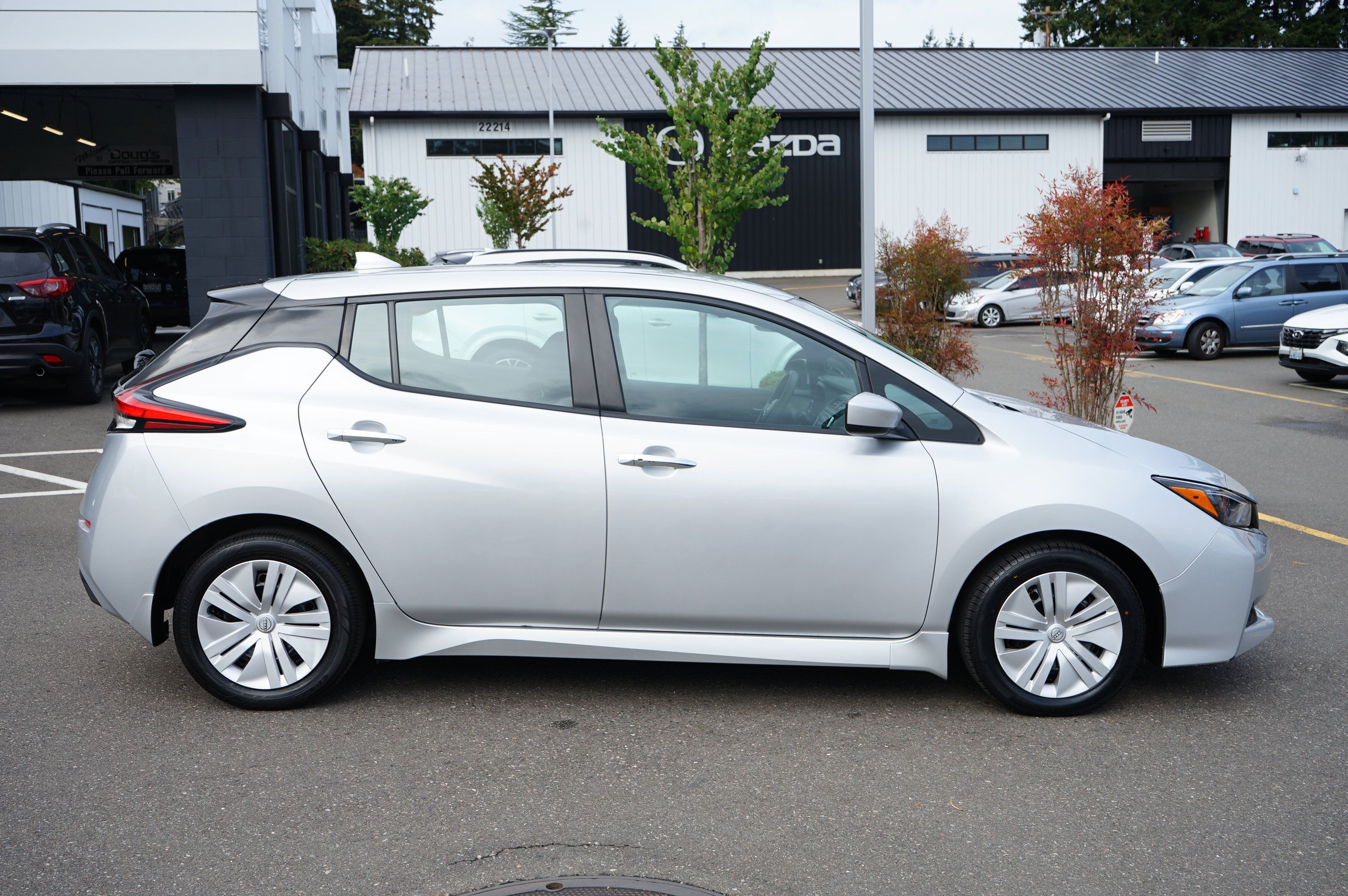 Used 2025 Nissan Leaf S FWD image 2