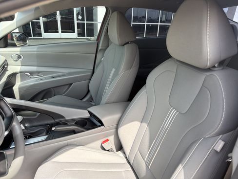 Used 2024 Hyundai Elantra SEL FWD image 5