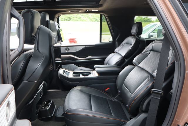 Used 2025 Lincoln Navigator Black Label AWD/4WD image 30