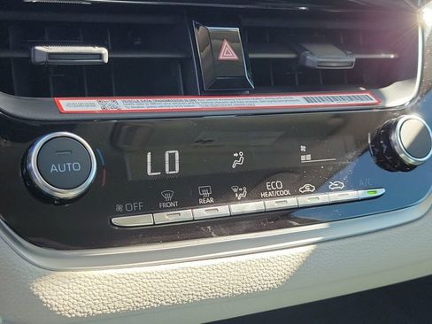 Used 2025 Toyota Corolla LE image 28