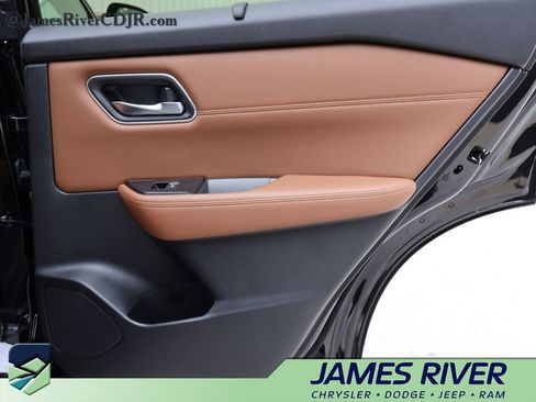 Used 2026 Nissan Rogue Platinum w/ Platinum Premium Package AWD/4WD image 11