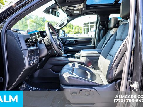 Used 2025 Chevrolet Suburban RST w/ Comfort Package AWD/4WD image 16
