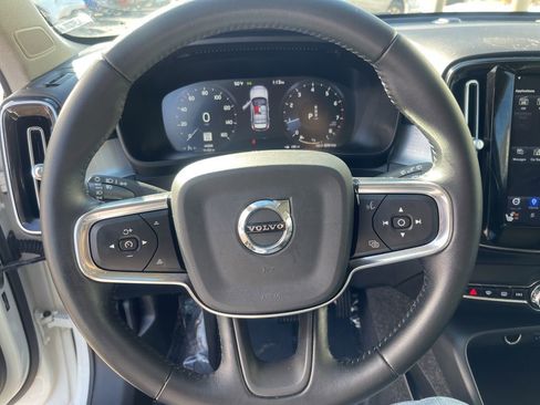 Used 2020 Volvo XC40 T5 Momentum image 11