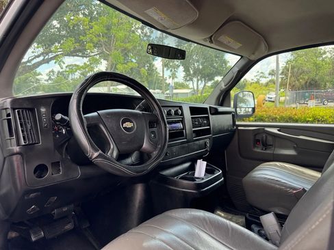 Used 2014 Chevrolet Express 2500 image 10