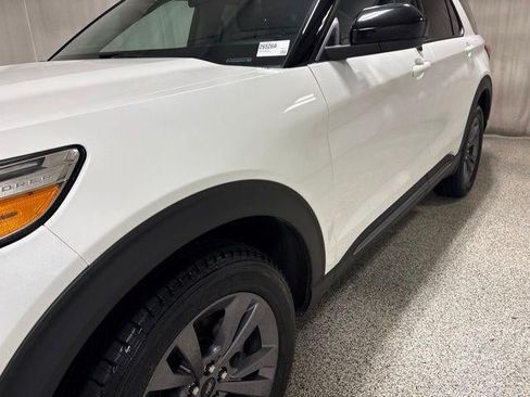 Used 2022 Ford Explorer XLT w/ Equipment Group 202A AWD/4WD image 12