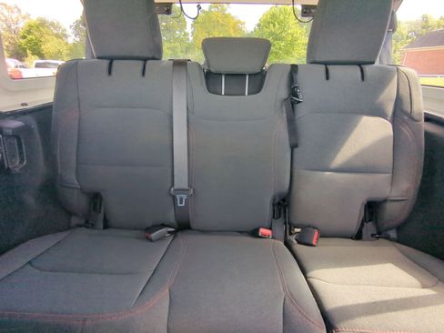 Used 2024 Jeep Wrangler Unlimited Rubicon image 22