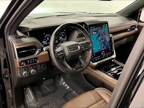 Used 2025 GMC Yukon XL Denali Ultimate AWD/4WD image 16