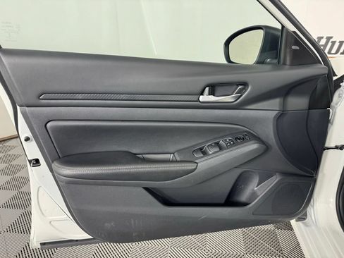 Used 2025 Nissan Altima 2.5 SV FWD image 9