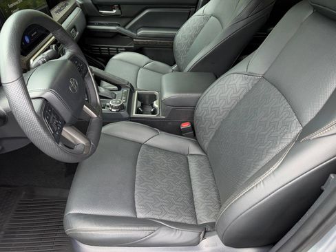 Used 2024 Toyota Tacoma Limited w/ Limited Package (LT) AWD/4WD image 5