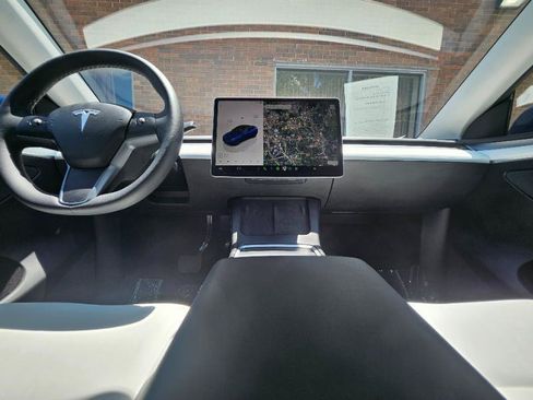 Used 2024 Tesla Model Y Long Range RWD image 38