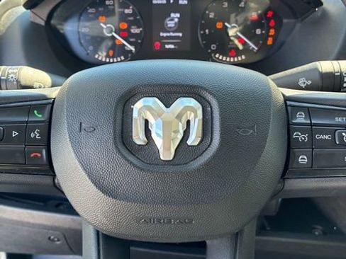 Used 2025 RAM ProMaster 2500 w/ Convenience Group image 12