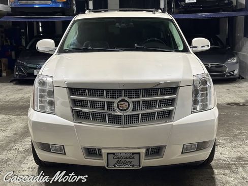 Used 2013 Cadillac Escalade Platinum image 4
