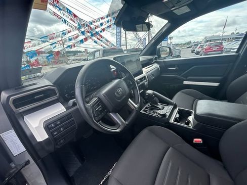 Used 2024 Toyota Tacoma TRD Off-Road AWD/4WD image 11