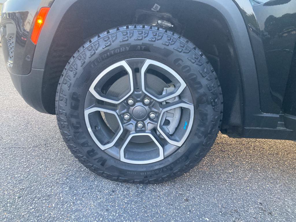 New 2024 Jeep Grand Cherokee Trailhawk w/ Advanced Protech Group II AWD/4WD image 26