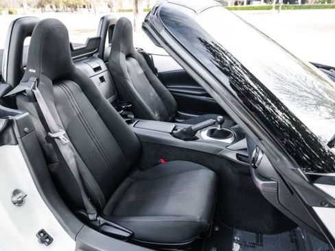 Used 2017 MAZDA MX-5 Miata Club w/ Brembo/BBS Package image 70