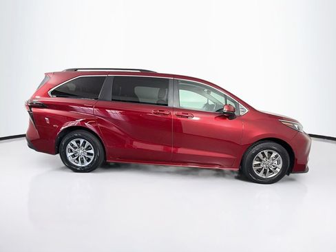 Used 2024 Toyota Sienna LE w/ LE Plus Package AWD/4WD image 11