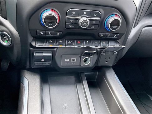 Used 2021 Chevrolet Silverado 1500 LTZ w/ LTZ Convenience Package II AWD/4WD image 18