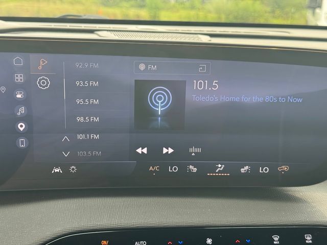 Used 2025 Buick Enclave Preferred AWD/4WD image 34