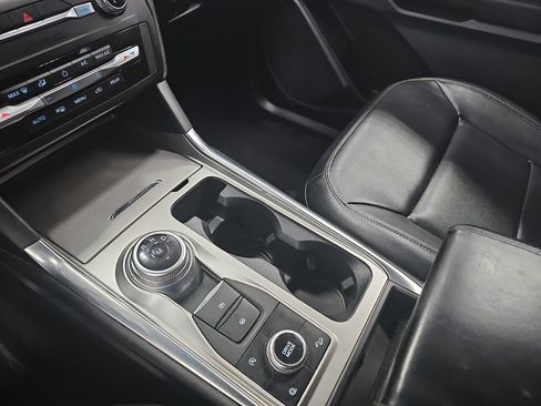 Certified 2020 Ford Explorer XLT w/ Equipment Group 202A AWD/4WD image 25
