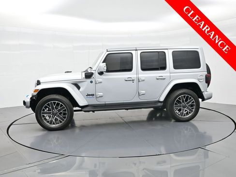 Used 2022 Jeep Wrangler Unlimited Sahara image 10