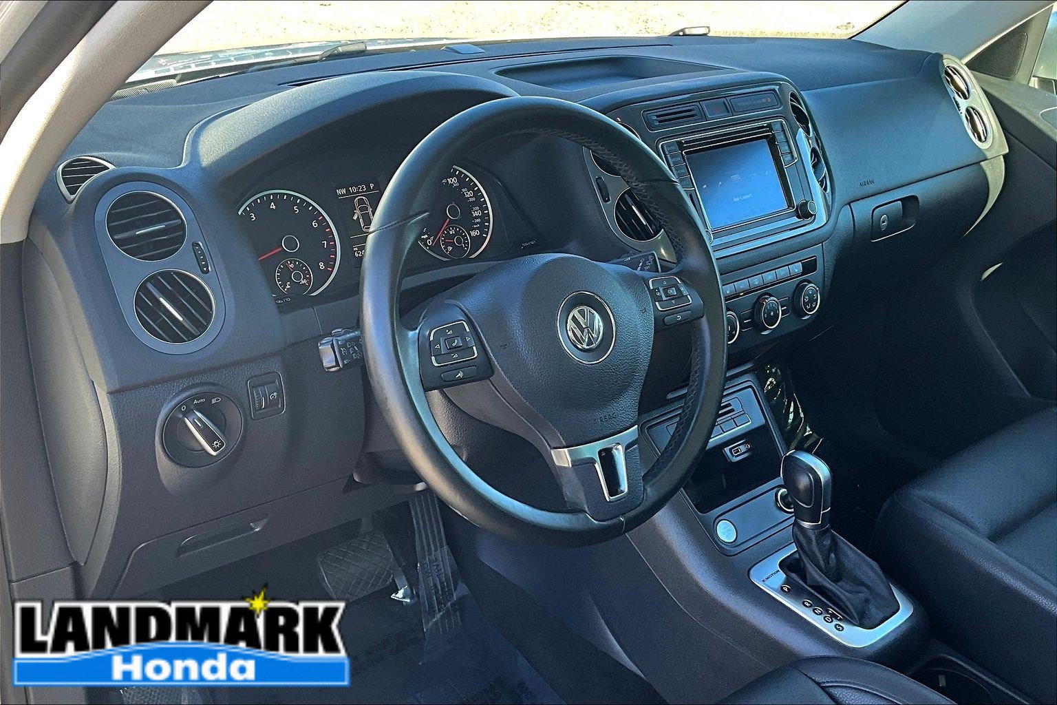 Used 2017 Volkswagen Tiguan Wolfsburg Edition AWD/4WD image 13