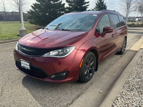 Used 2020 Chrysler Pacifica Limited w/ Advanced Safetytec Group FWD image 39