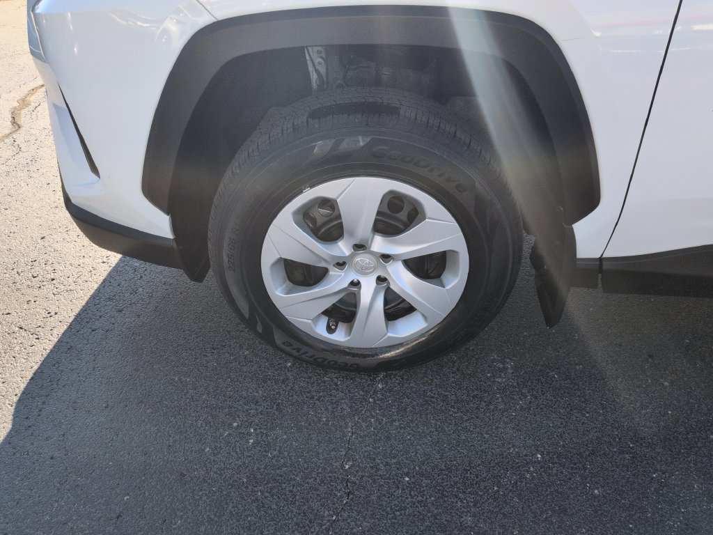Certified 2024 Toyota RAV4 LE FWD image 27