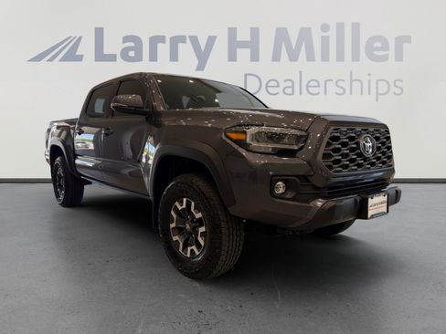 Used 2023 Toyota Tacoma TRD Off-Road w/ TRD Premium Off Road Package AWD/4WD image 7