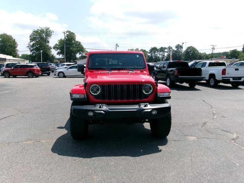 Used 2025 Jeep Gladiator Sport AWD/4WD image 3