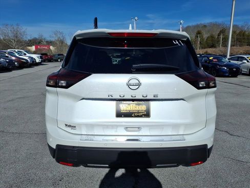 Certified 2025 Nissan Rogue SV image 18