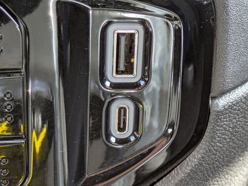 Used 2025 Chevrolet Silverado 1500 LTZ image 22