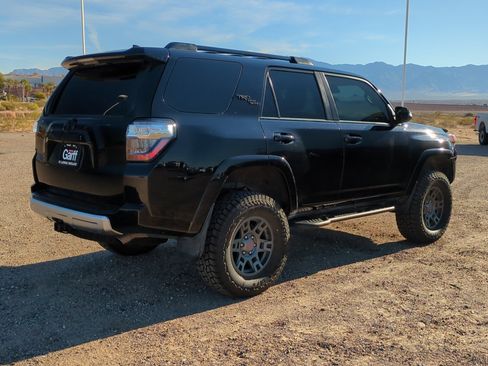 Used 2020 Toyota 4Runner TRD Off-Road Premium image 3