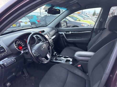 Used 2014 Kia Sorento LX image 2