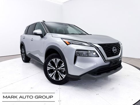 Used 2022 Nissan Rogue SV image 1
