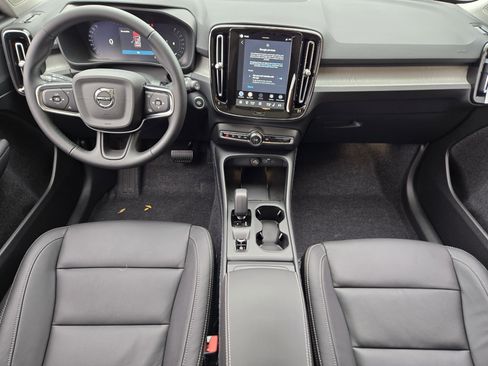New 2026 Volvo XC40 B4 Core w/ Climate Package image 27