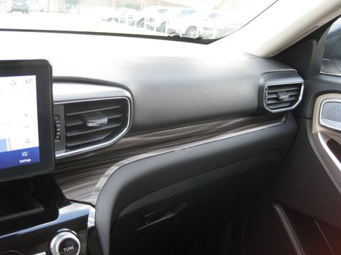 Used 2023 Ford Explorer Limited w/ Equipment Group 301A image 21