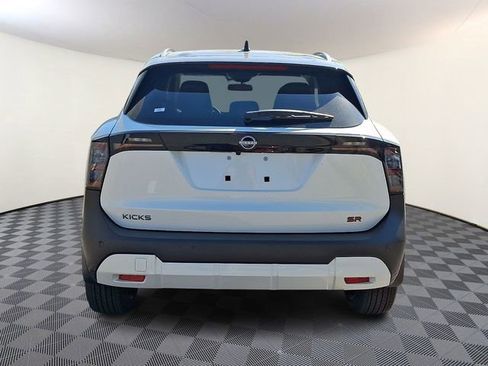 New 2026 Nissan Kicks SR w/ SR Premium Package FWD image 6