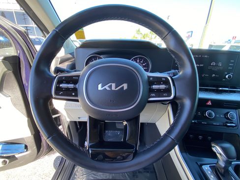 Used 2024 Kia Carnival LX image 26