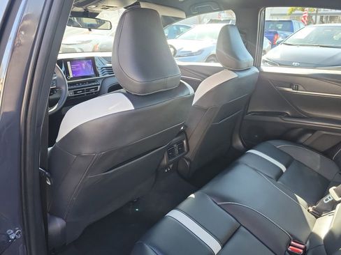 Used 2025 Toyota Camry SE image 13