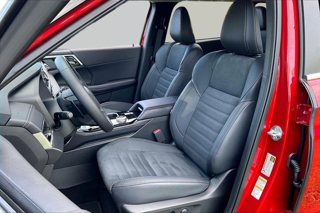 Used 2026 Mitsubishi Outlander SE FWD image 3