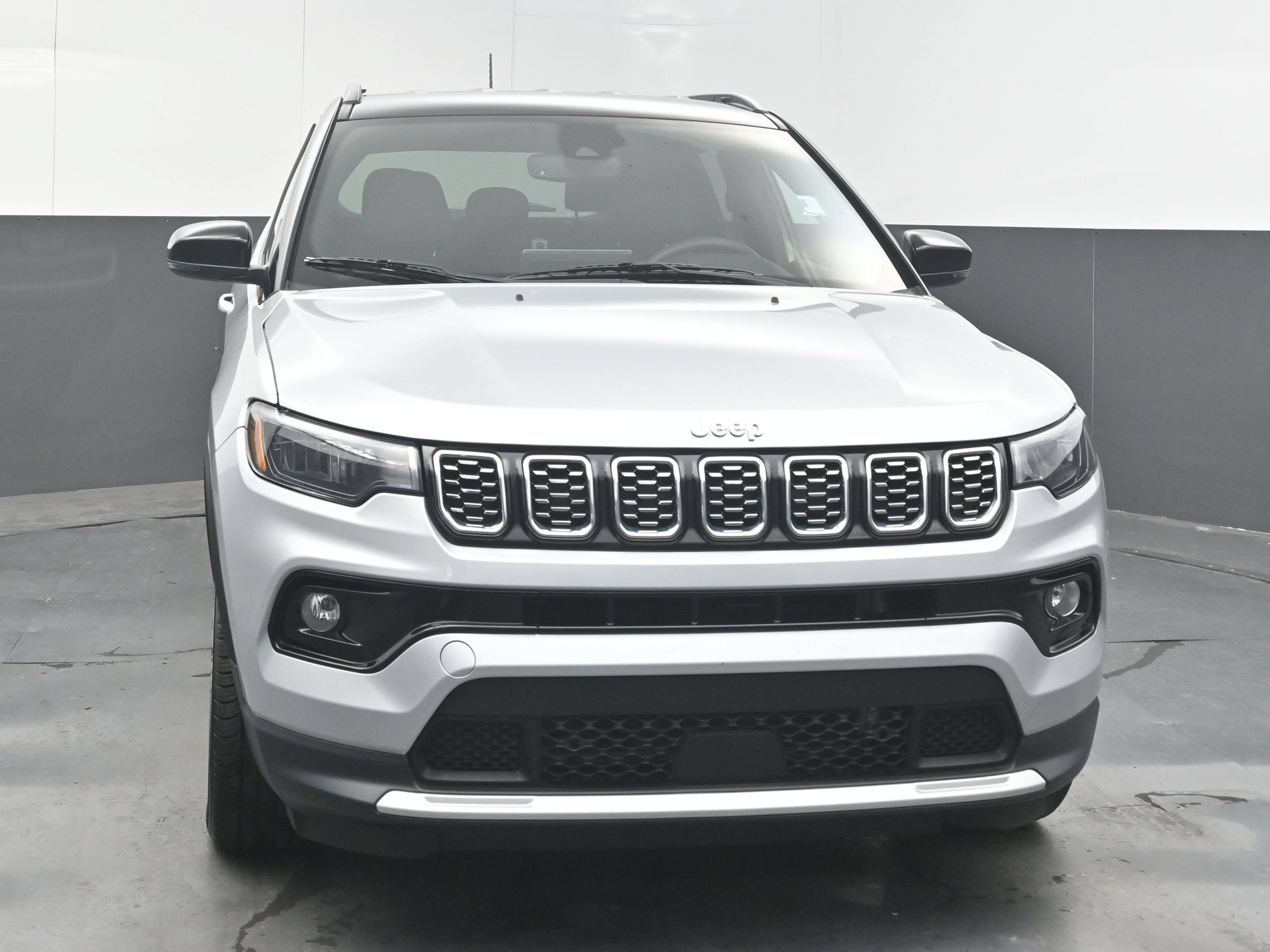 Used 2025 Jeep Compass Limited AWD/4WD image 3
